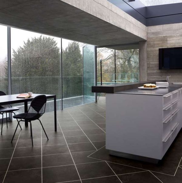 Karndean Davinci Vinyl Flooring in Noir CK25 - Image 2
